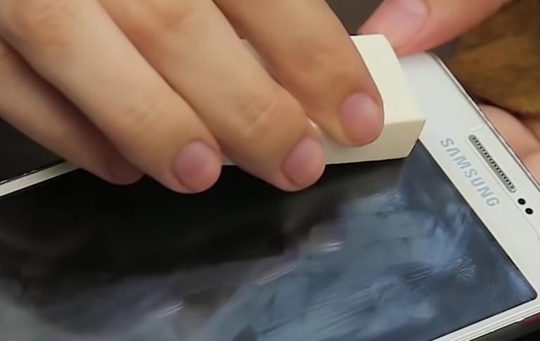  Use An Eraser To Clean Your Smartphone Screen