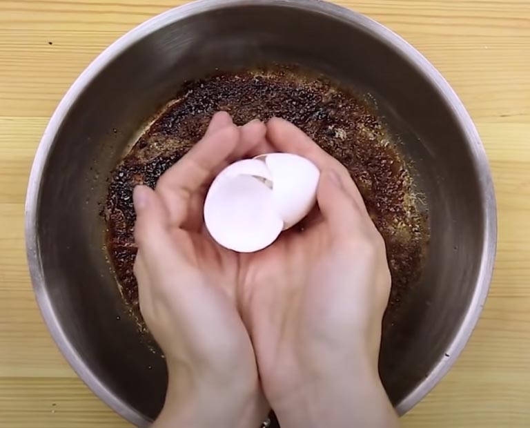 Clean Burnt Food From Pots And Pans The Easy Way: With Egg Shells!
