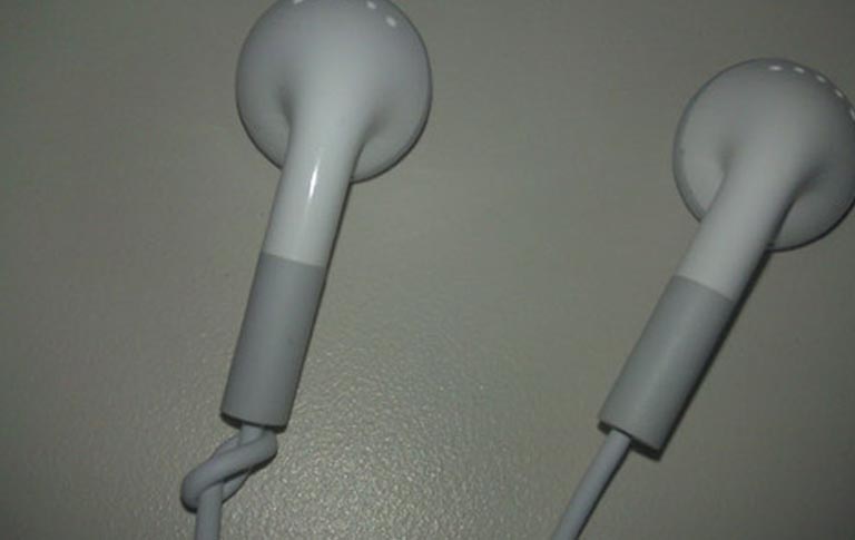 Tie A Knot In Your Earphones To Tell Them Apart