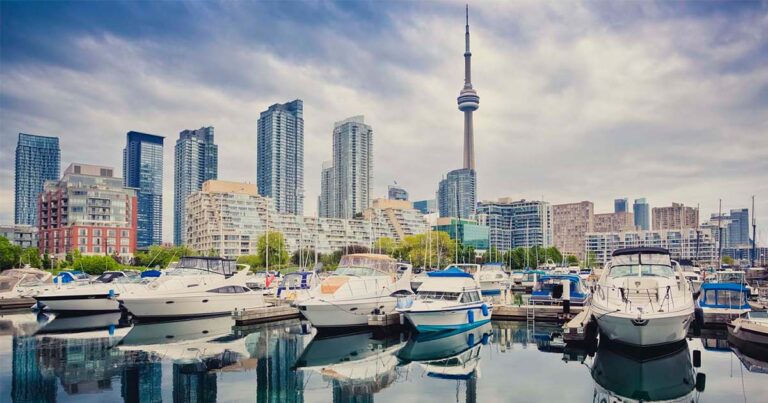 10 Must-See Places to Visit in Toronto